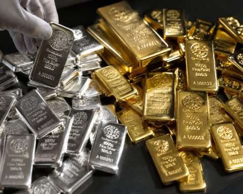 India’s Silver Clampdown Deepens as Prices Whipsaw After Gold-Duty Shock