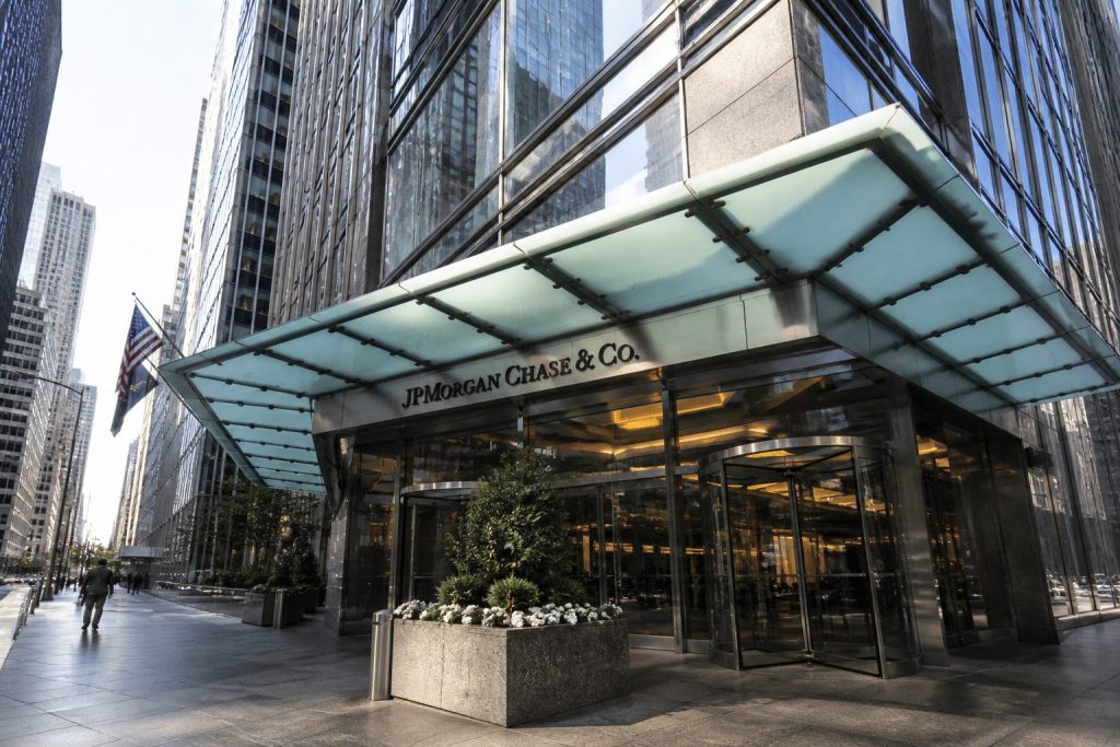 JPMorgan, Citi Governance Spotlight Widens After $52 Million Banker Hire and Lawmaker Stock Sale