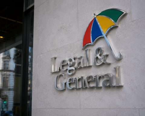 Legal & General Shares Hold Firm as 8.7% Yield and £1.2 Billion Buyback Face AGM Test