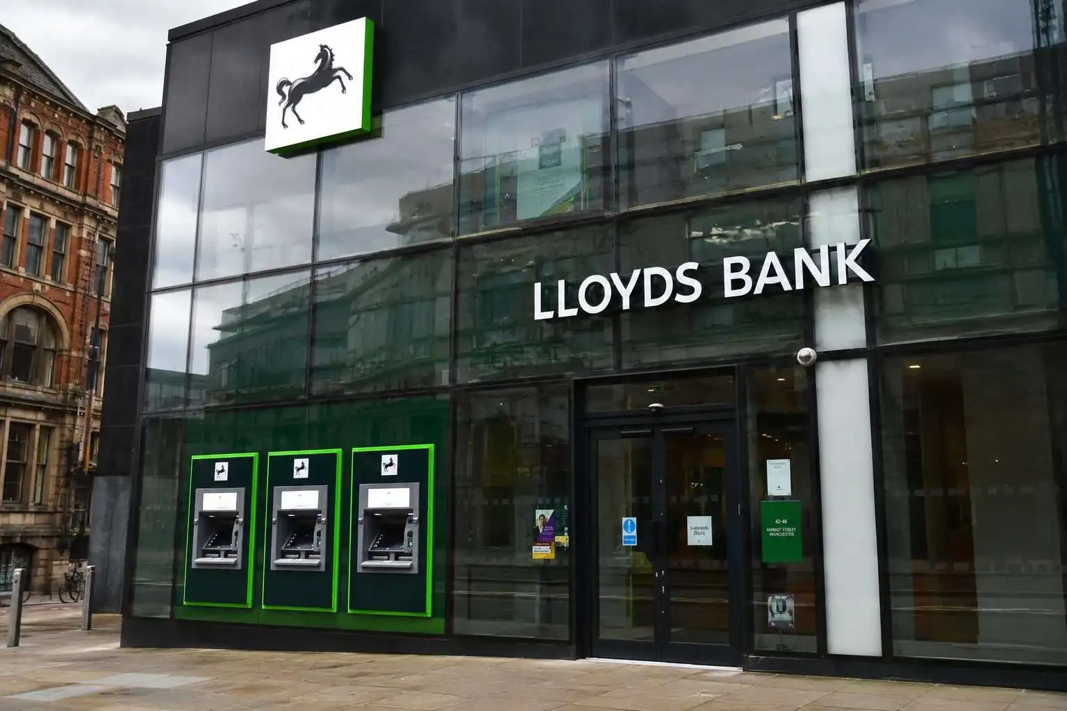Lloyds Banking Group Shares Fall Today: Why UK Political Turmoil Is Hitting Banks