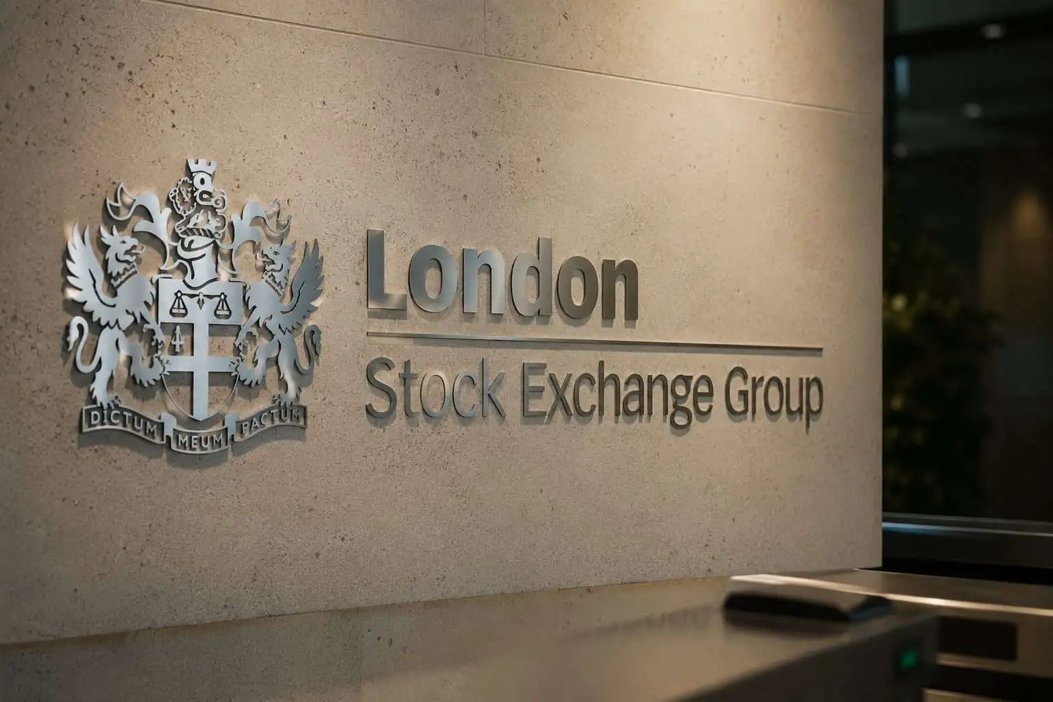 LSEG Lags While FTSE Moves Higher, Activist Investors Watch