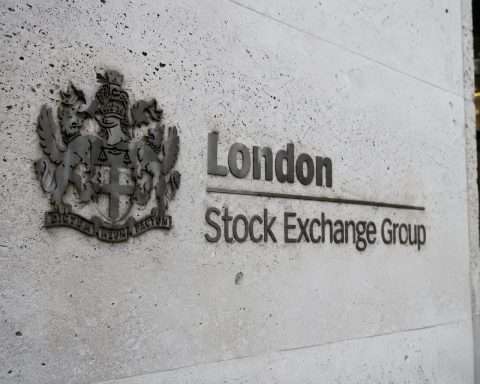 LSEG Stock Slips as Google AI Deal Meets UK Gilt Jitters