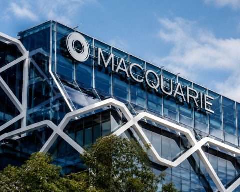 Macquarie Shares Jump Near Record as Profit Beat Puts Its Commodities Desk Back in Focus