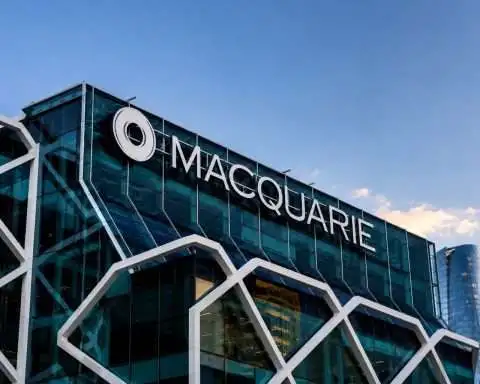 Macquarie drops Monday as dividend looms, ASX losses widen