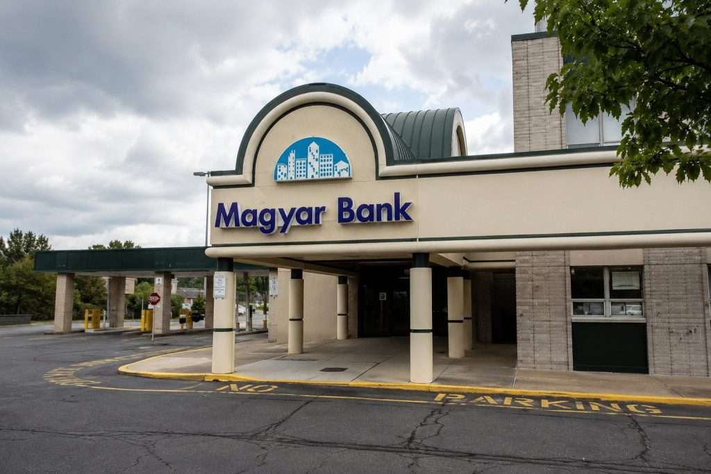 Magyar Bancorp Stock Edges Down After Dividend Day, Tiny Volume in Focus