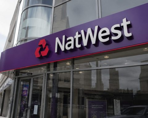 NatWest Profit Jump Fails to Stop Share Slide as Iran War Provision Clouds Outlook
