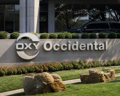 Occidental Stock Faces a High-Stakes Earnings Test as OXY Bulls Pile In