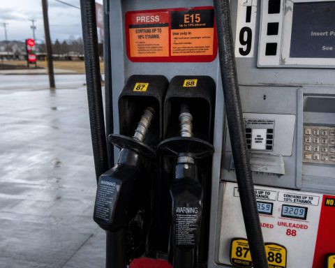 Oil Below $100 as Trump’s Hormuz Pause Puts Iran Deal Back in Play
