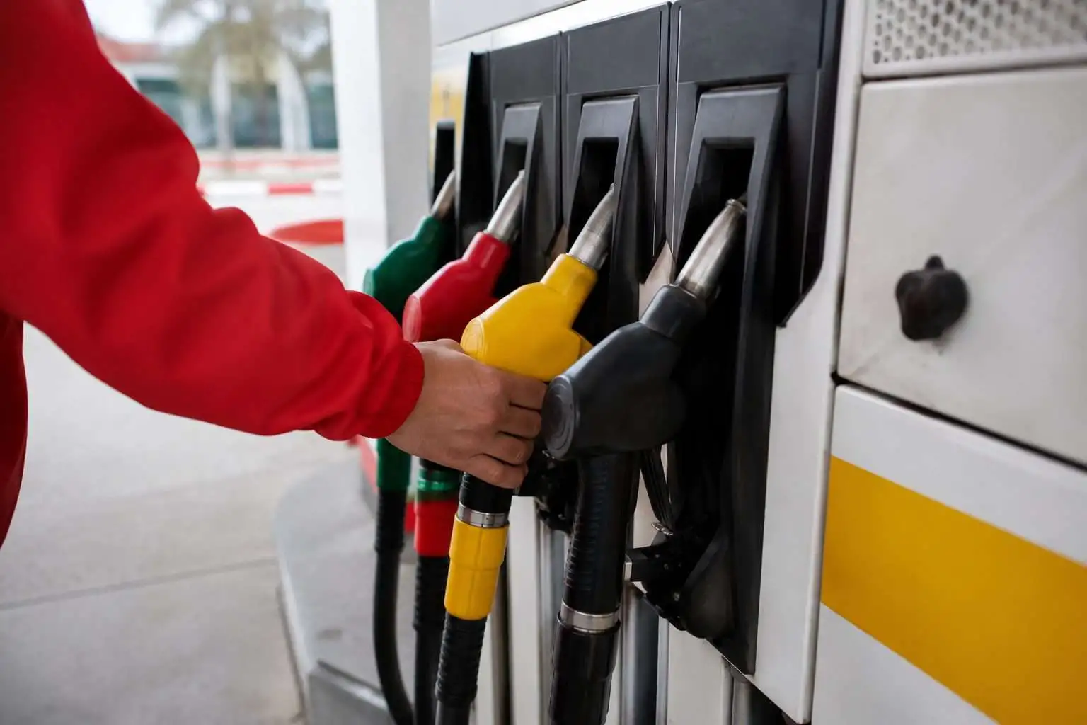 Oil Shock Returns as Trump Rejects Iran Peace Offer and Stocks Stall Near Records