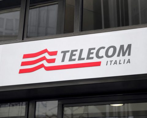 Poste Italiane-TIM Takeover Faces Q1 Results Test as Debt and Agcom Move Into Focus