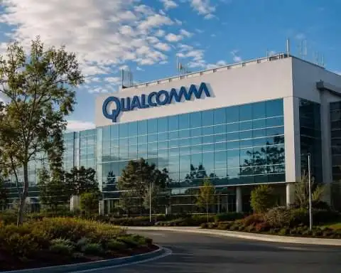 Qualcomm’s AI Wearables Bet Puts Smartphones on the Clock as OpenAI, Meta Circle