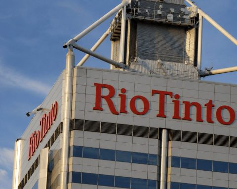 Rio Tinto PLC Makes BP Legal Hire as Shares Slide From 52-Week High