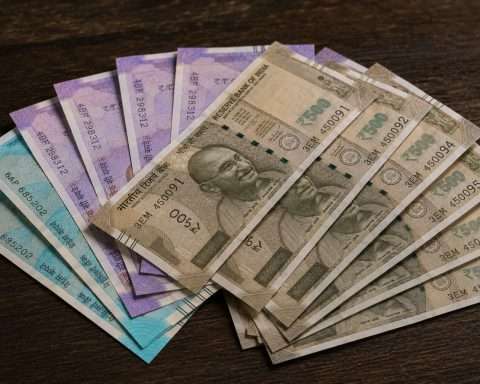 Rupee Near Record Low: Oil Shock Pushes India’s Currency Past 95 Against Dollar