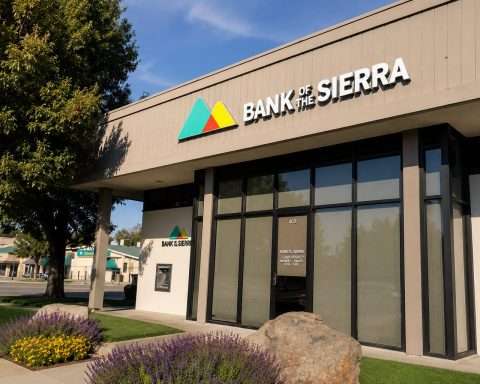 Sierra Bancorp Edges Toward High After Insider Sale