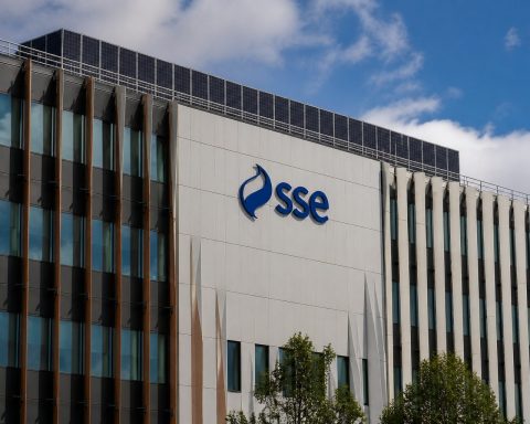 SSE PLC Stock: Why Investors Are Watching Its £33bn Grid Bet Before May Results