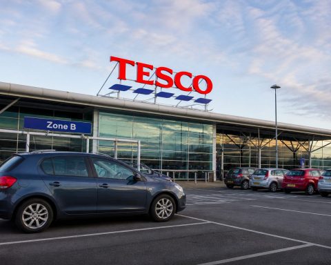 Tesco PLC Buyback Rolls On as Aldi Price Fight Moves Into Express Stores