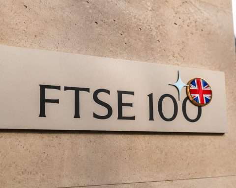 UK Stock Market Today: FTSE 100 Drops for Third Week as Gulf Tension and UK Politics Bite