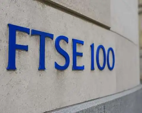 UK Stock Market Today: FTSE 100 Sinks as Politics, Gilts and Oil Hit London