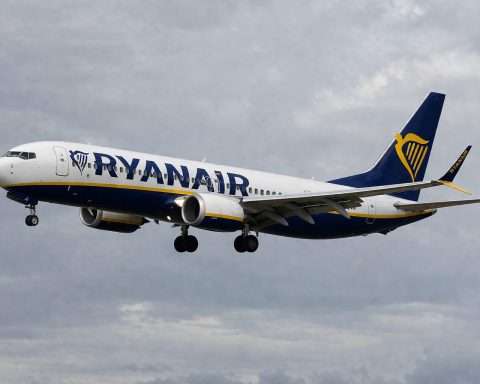 UK Summer Flights Could Be Cut As Jet Fuel Shortage Fears Hit Holiday Season
