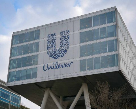 Unilever’s $45 Billion McCormick Deal Faces Fresh Investor Heat After Terry Smith Exit