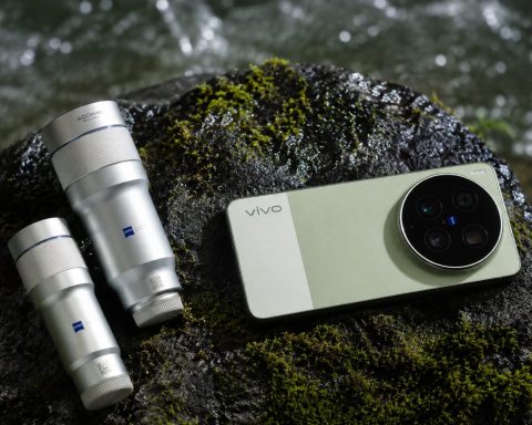 Vivo X300 Ultra Launch: ₹1.6 Lakh ZEISS Camera Phone Takes On iPhone, Samsung In India