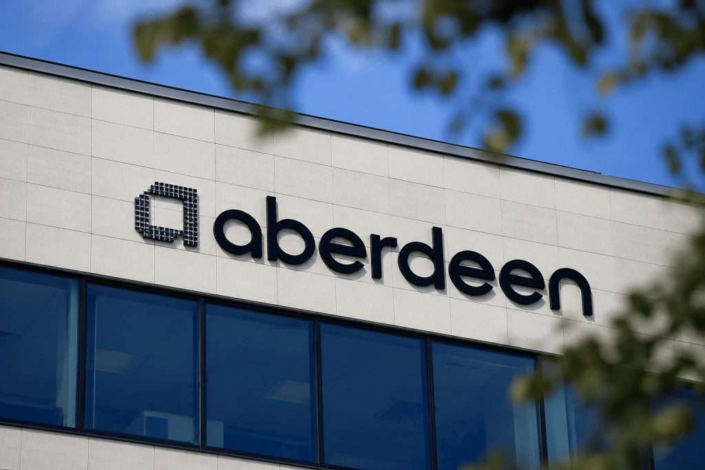 Aberdeen Group closes out lower ahead of FTSE 100 re-entry
