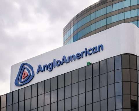 Anglo American (LSE: AAL) picks up 0.21% as copper bounces, but nearly all the drop holds