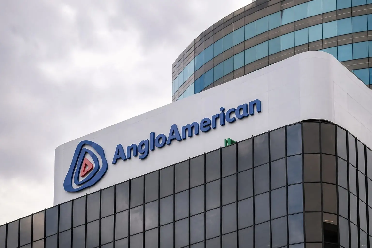 Anglo American (LSE: AAL) picks up 0.21% as copper bounces, but nearly all the drop holds