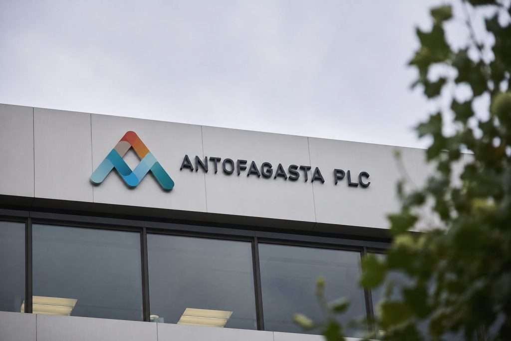 Antofagasta Shares Fall Almost 4% with Copper Prices Lower, Pricing Change in Spotlight