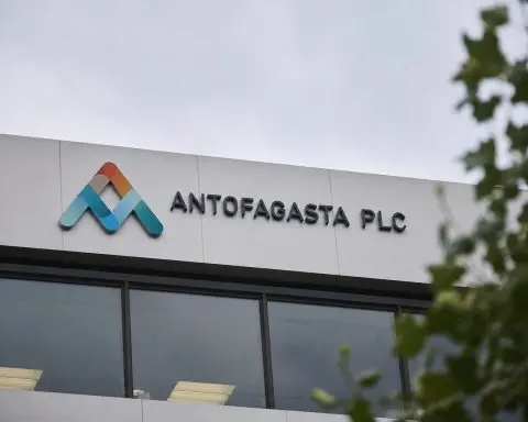 Antofagasta Shares Fall Almost 4% with Copper Prices Lower, Pricing Change in Spotlight
