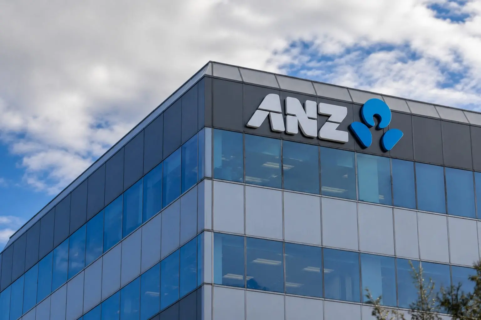 ANZ Group Holdings Limited (ASX:ANZ) shares finish week unchanged after small-bank credit worries