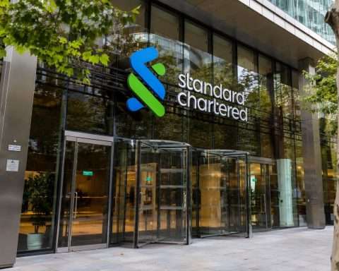 Standard Chartered (LON:STAN) slips after $1.5 bln buyback ends