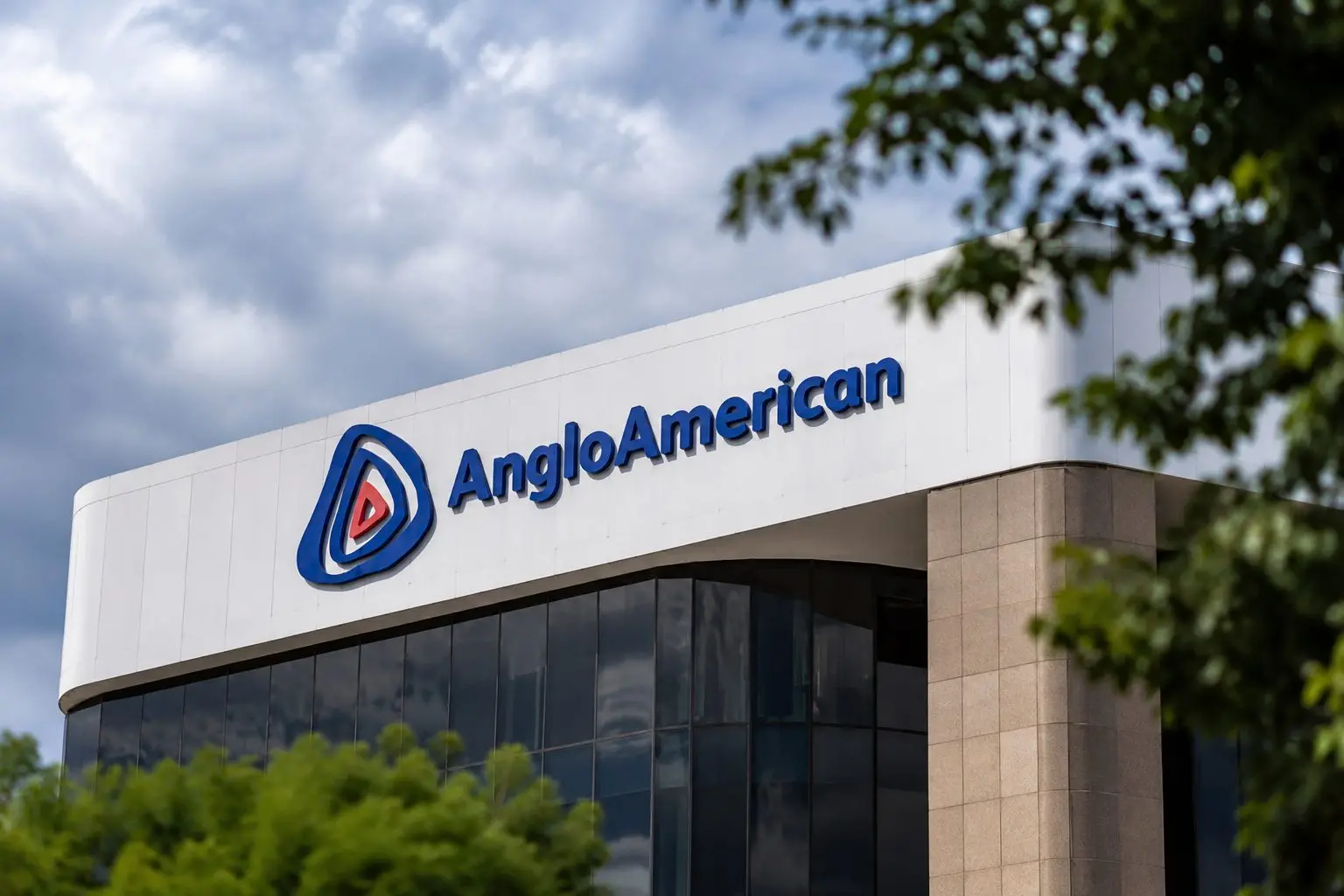 Anglo American plc (LON:AAL) jumps on Chile copper deal after rocky week