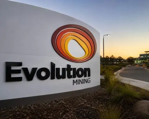 Evolution Mining (ASX:EVN) outpaces ASX gold index as lower cash burn helps offset weaker gold prices