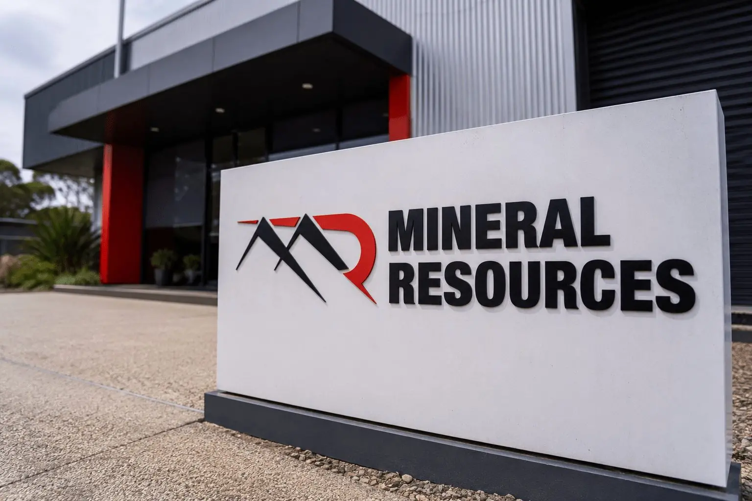 Mineral Resources (ASX:MIN) falls as lithium selling outweighs Lucky Bay hit