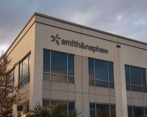 Smith & Nephew (LON:SN) drops after Cevian lifts stake, growth gap lessens