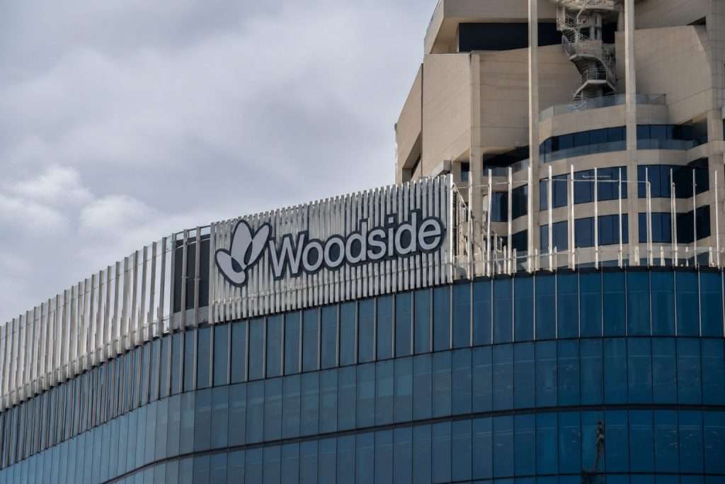Woodside Energy Drops 7% for the Week as Oil Falls