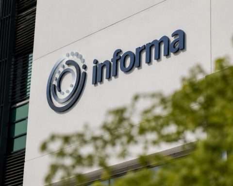 Informa PLC Drops Under 870p After Citi Re-Rating to 990p