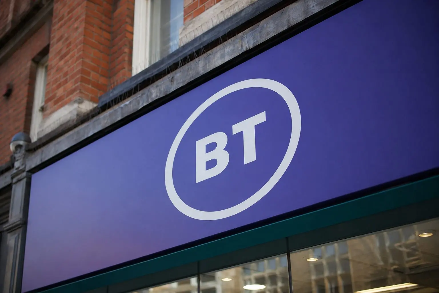 BT Group (LSE:BT.A) falls 1.35% as UK political uncertainty shadows telecoms