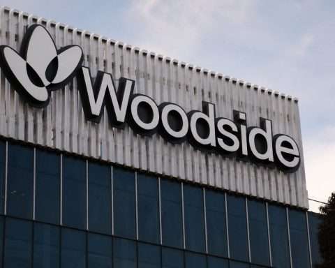 Woodside Energy Stock (ASX:WDS) Falls as Oil Peace Premium Fades, Browse Exposure Looms