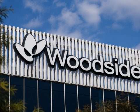 Woodside Falls After Alcoa Gas Deal, Oil Prices Weigh