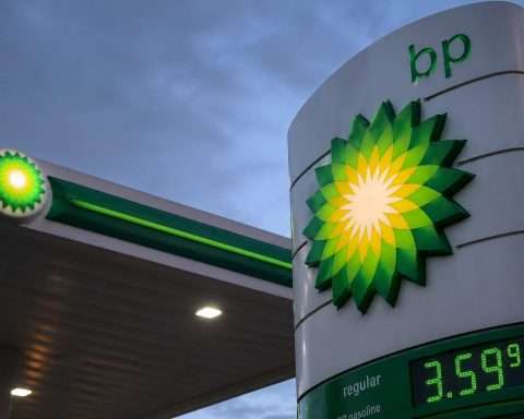 BP Plc (LON:BP) slides, giving up more than its dividend as oil hits income appeal