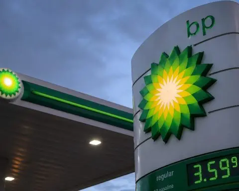 BP Plc (LON:BP) slides, giving up more than its dividend as oil hits income appeal
