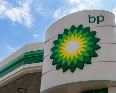 BP shares claw back 2.8%, still down 5.7% for the week as Hormuz fears hit market