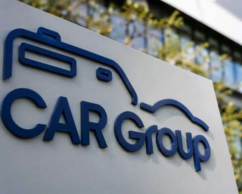 CAR Group (ASX:CAR) bounces after sharp ASX tumble but still trails analyst targets