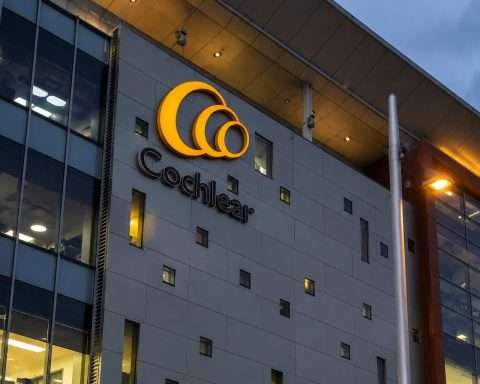 Cochlear (ASX:COH) shares trade at 25x slashed FY26 outlook after busy day