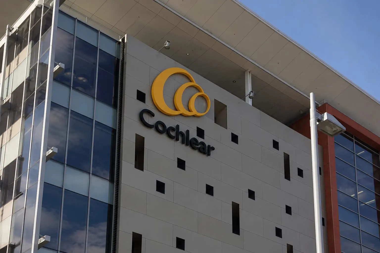 Cochlear (ASX:COH) drops 4.4% in Sydney as shorts increase