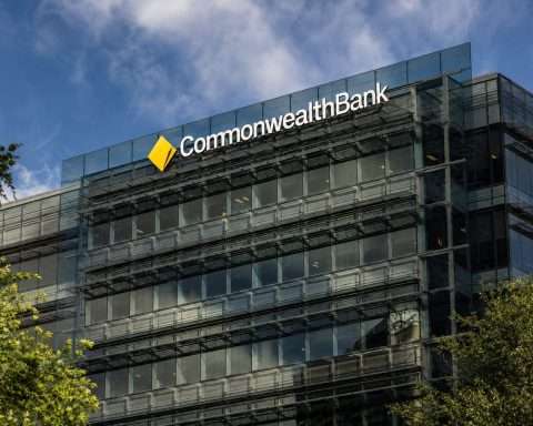 Commonwealth Bank Stock Edges Higher as AI Push Meets Rate Risk