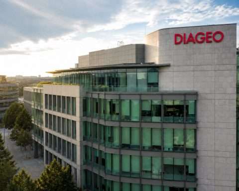 Diageo (LON:DGE) shares edge up with traders watching cost-cut talk ahead of August update