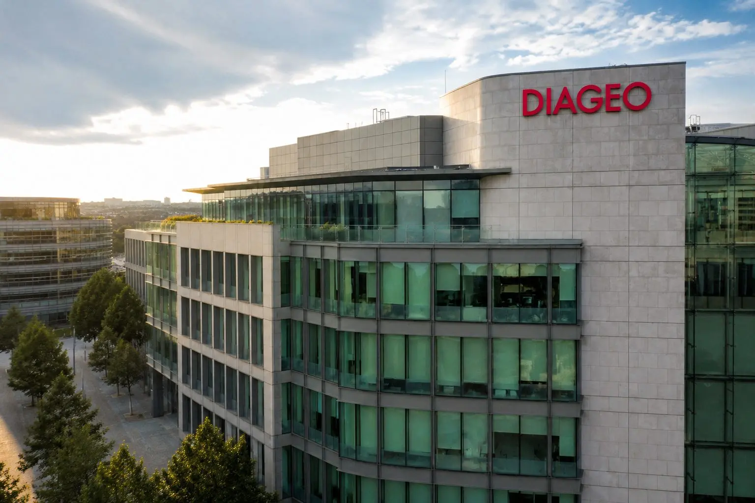 Diageo (LON:DGE) shares edge up with traders watching cost-cut talk ahead of August update
